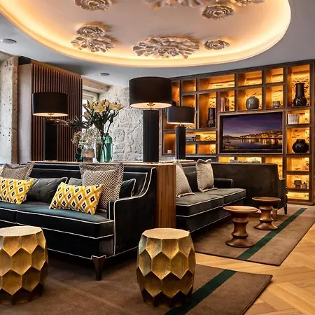 Rua Flores Hotel